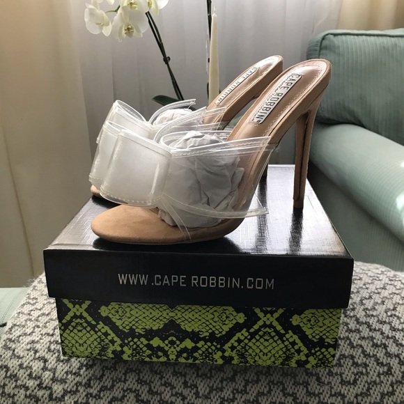 Bow Heel - Picture 3 of 6